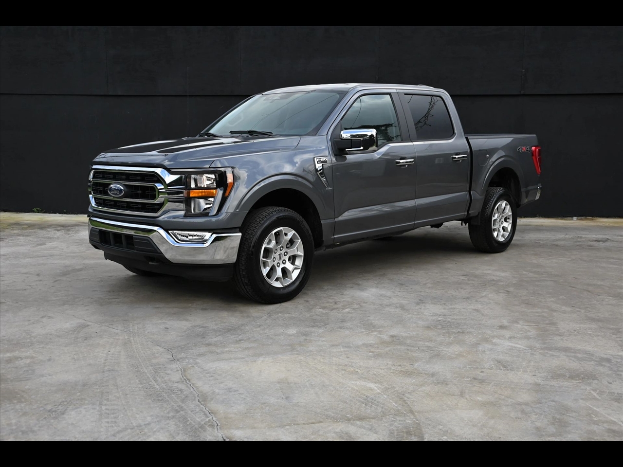 2023 Ford F-150 XLT Pickup 4D 5 1/2 ft