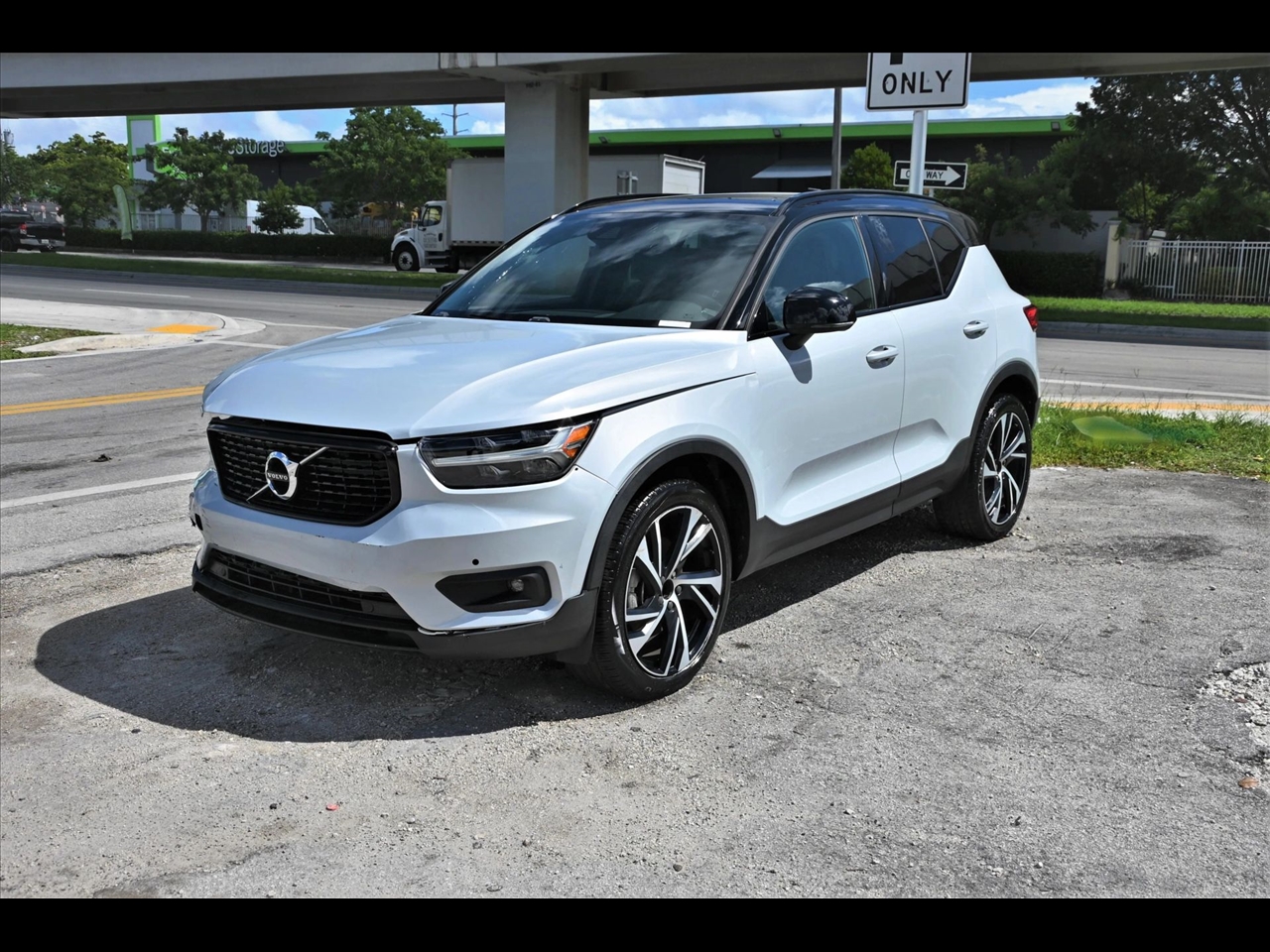 2020 Volvo XC40 T4 R-Design Sport Utility 4D