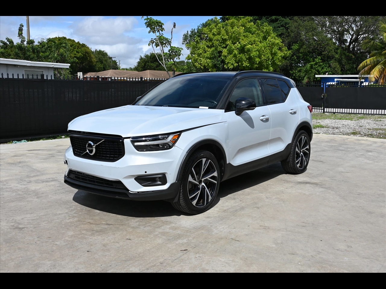 2020 Volvo XC40 T4 R-Design Sport Utility 4D