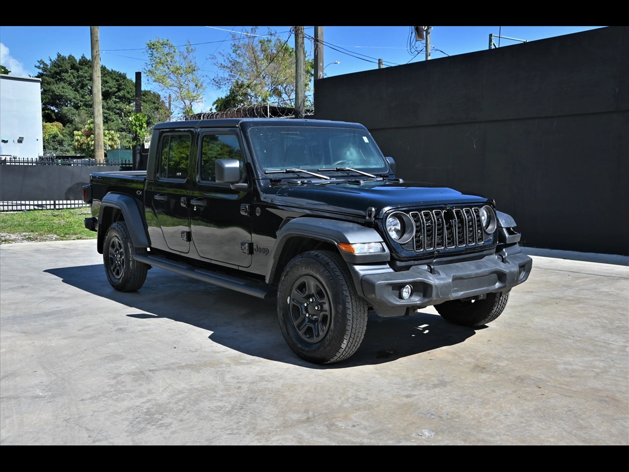 2024 Jeep Gladiator Sport Pickup 4D 5 ft