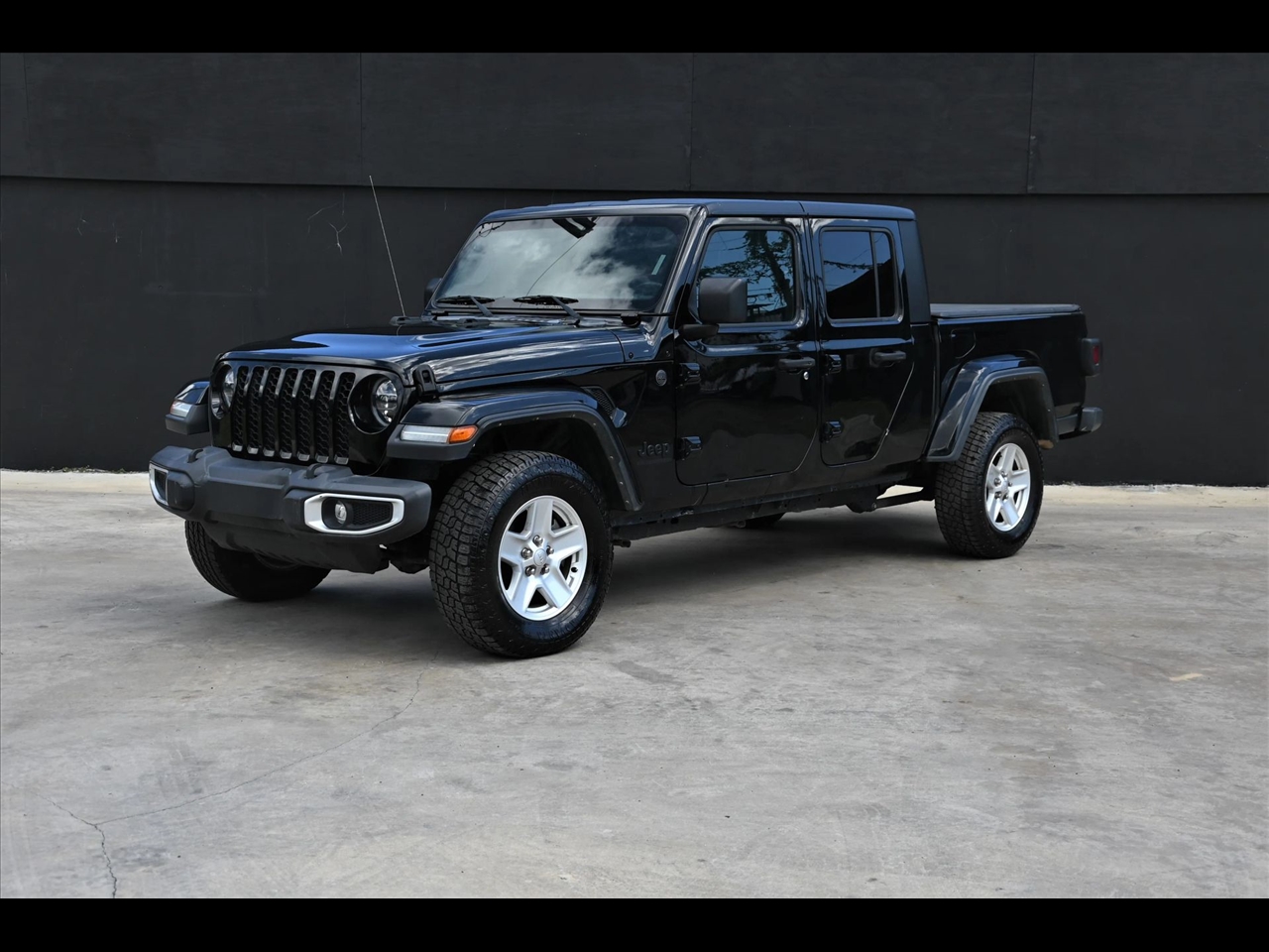 2022 Jeep Gladiator Sport S Pickup 4D 5 ft