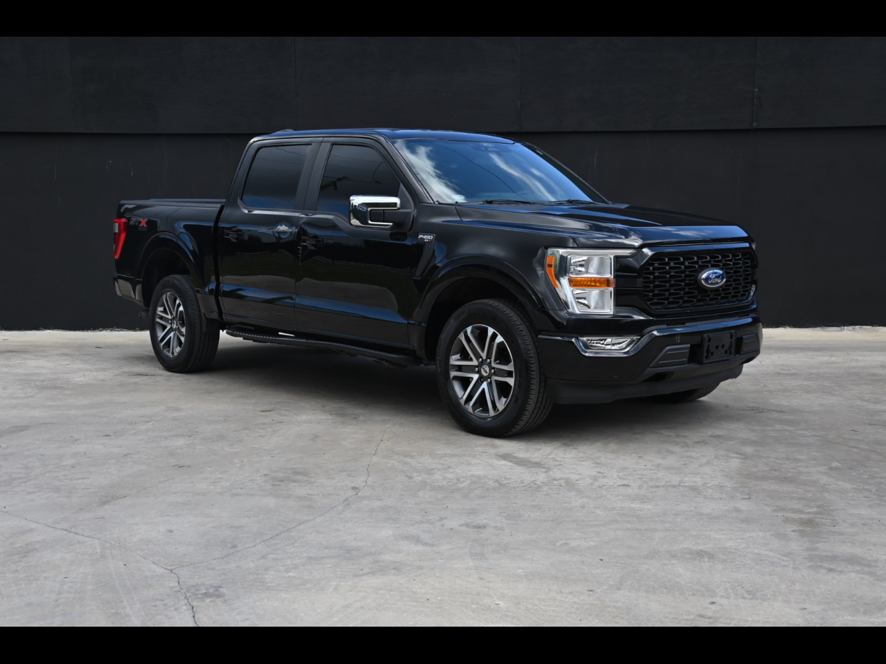 2022 Ford F-150 XL Pickup 4D 5 1/2 ft