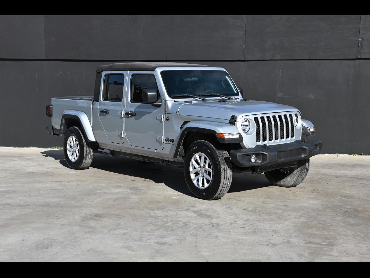 2023 Jeep Gladiator Sport S Pickup 4D 5 ft