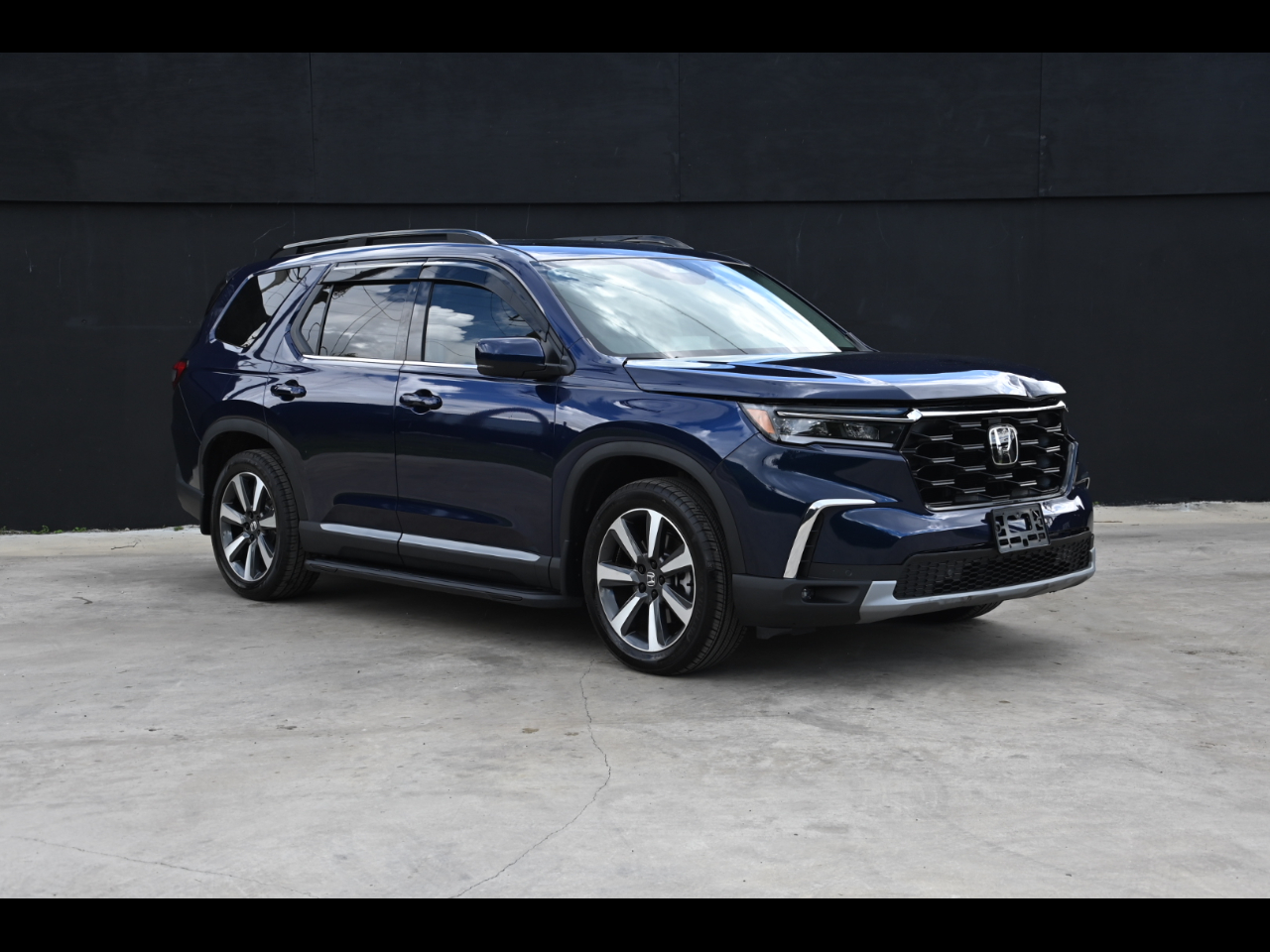 2025 Honda Pilot Touring Sport Utility 4D