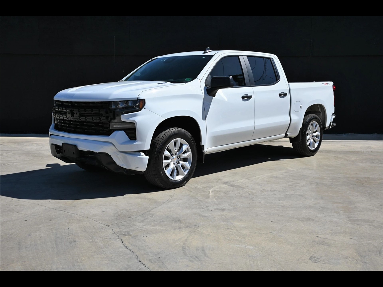 2025 Chevrolet Silverado 1500 Custom Pickup 4D 5 3/4 ft