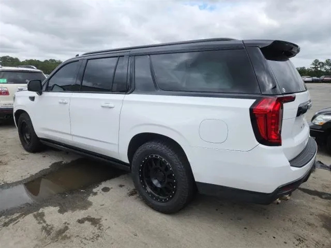 2022 GMC Yukon XL AT4 Sport Utility 4D