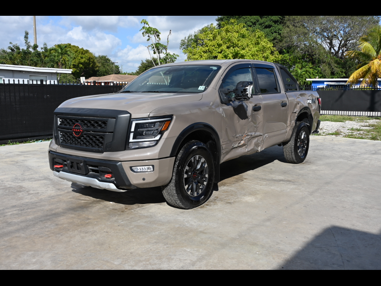 2024 Nissan Titan PRO-4X Pickup 4D 5 1/2 ft