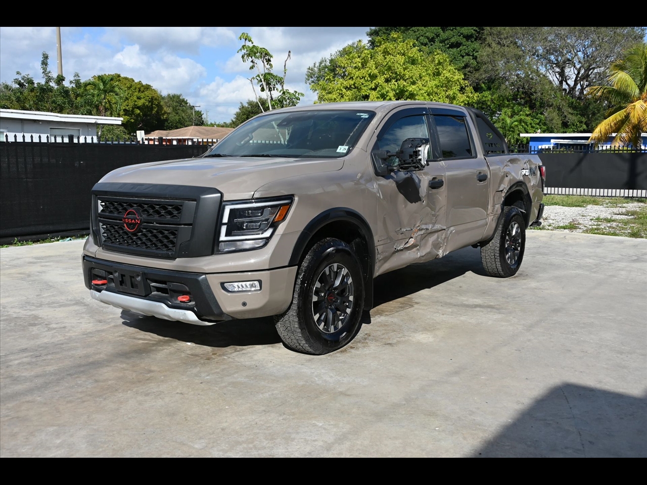 2024 Nissan Titan PRO-4X Pickup 4D 5 1/2 ft