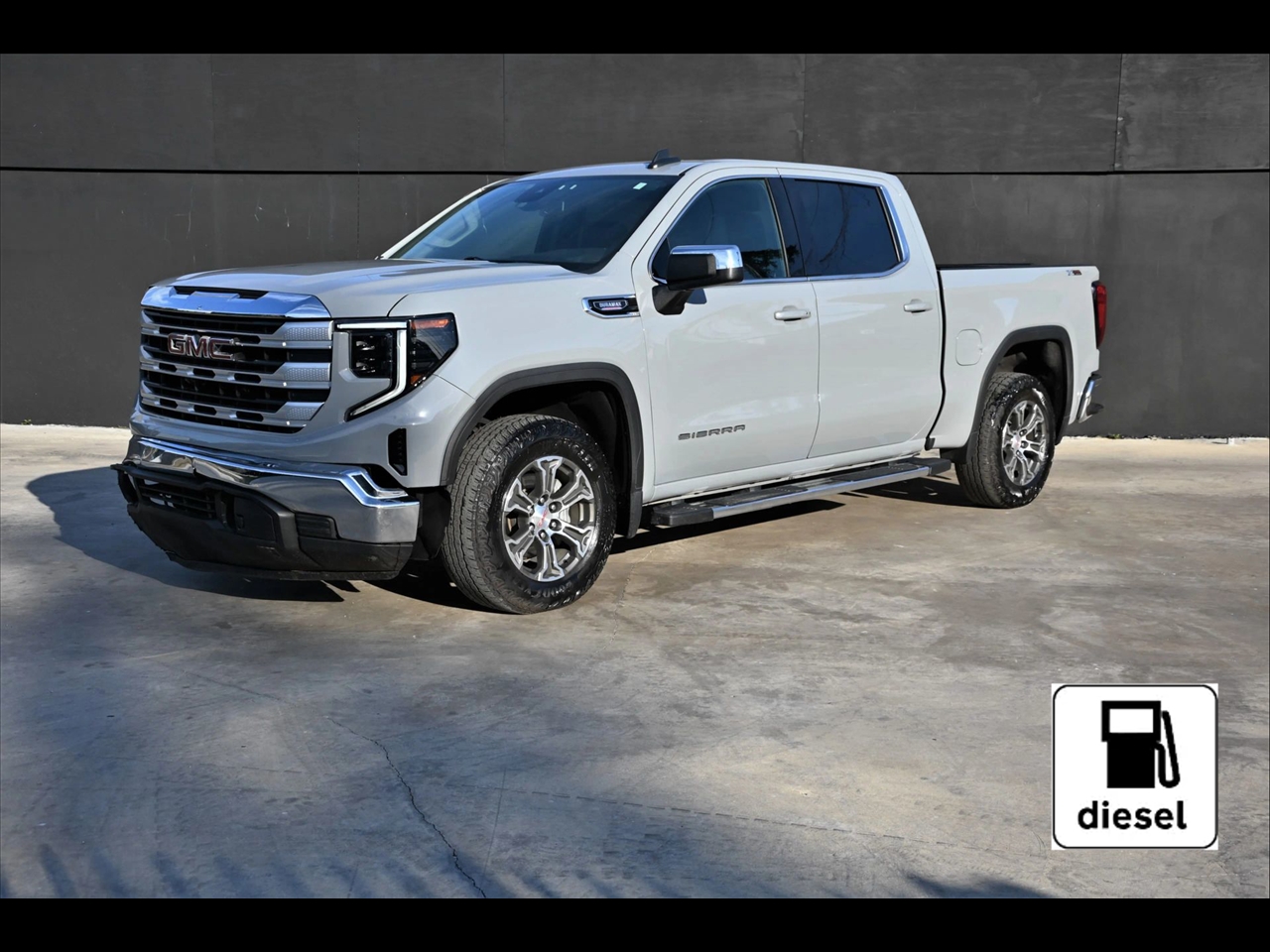 2024 GMC Sierra 1500 SLE Pickup 4D 5 3/4 ft