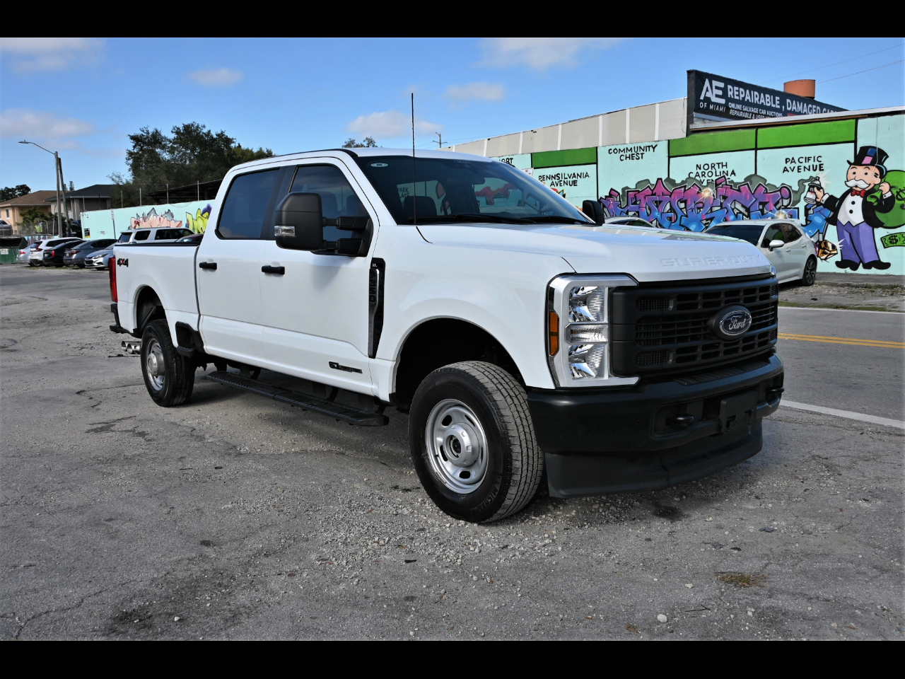 2024 Ford F-350 SD XL Pickup 4D 6 3/4 ft