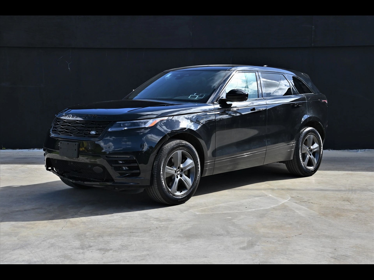 2025 Land Rover Range Rover Velar P250 Dynamic SE Sport Utility 4D