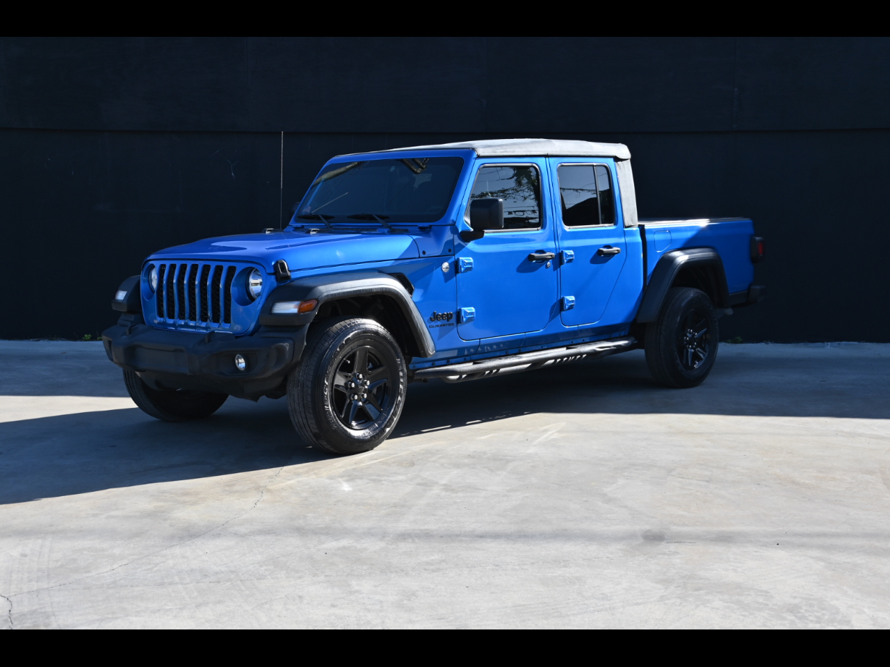 2021 Jeep Gladiator Sport Pickup 4D 5 ft