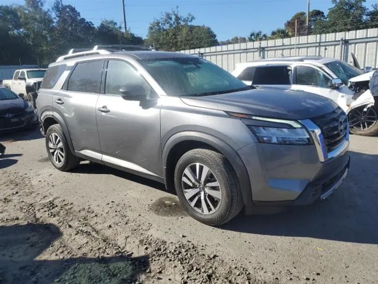 2023 Nissan Pathfinder SL Sport Utility 4D