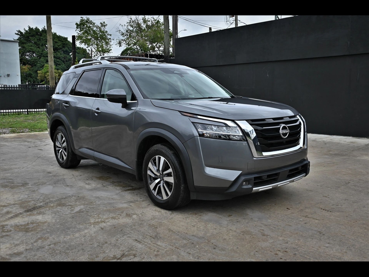 2023 Nissan Pathfinder SL Sport Utility 4D