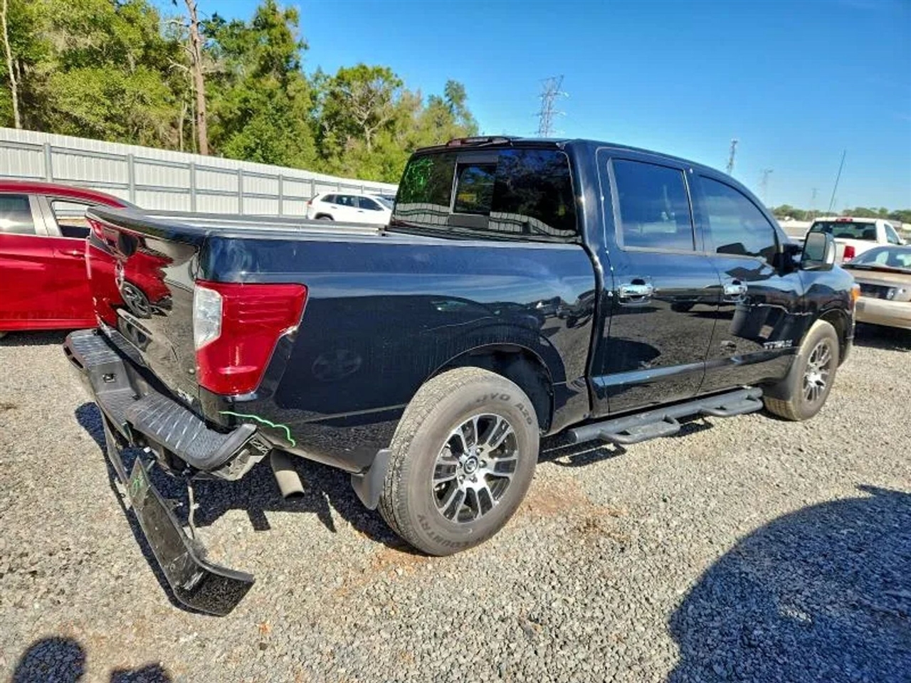 2021 Nissan Titan SV Pickup 4D 5 1/2 ft