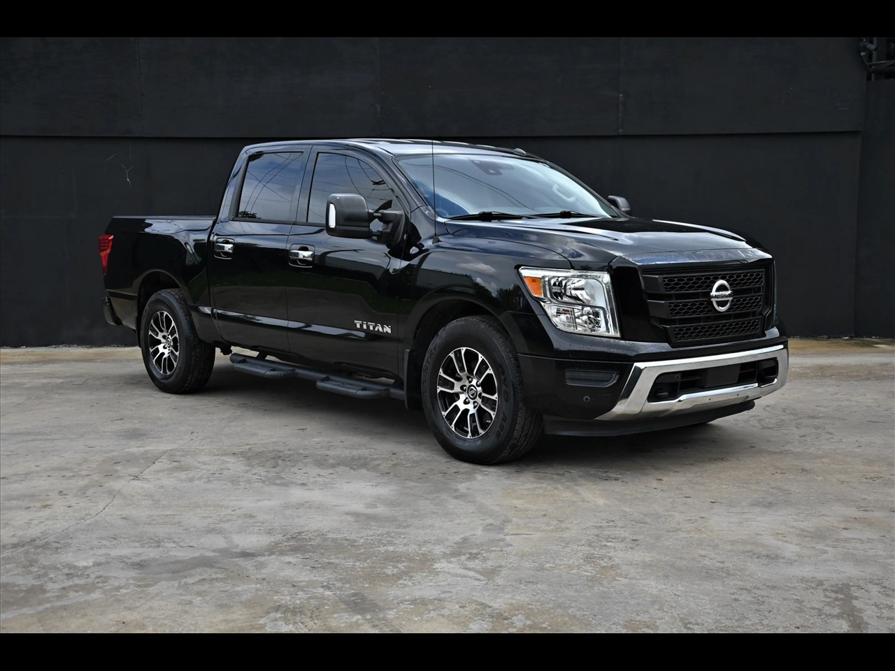 2021 Nissan Titan SV Pickup 4D 5 1/2 ft