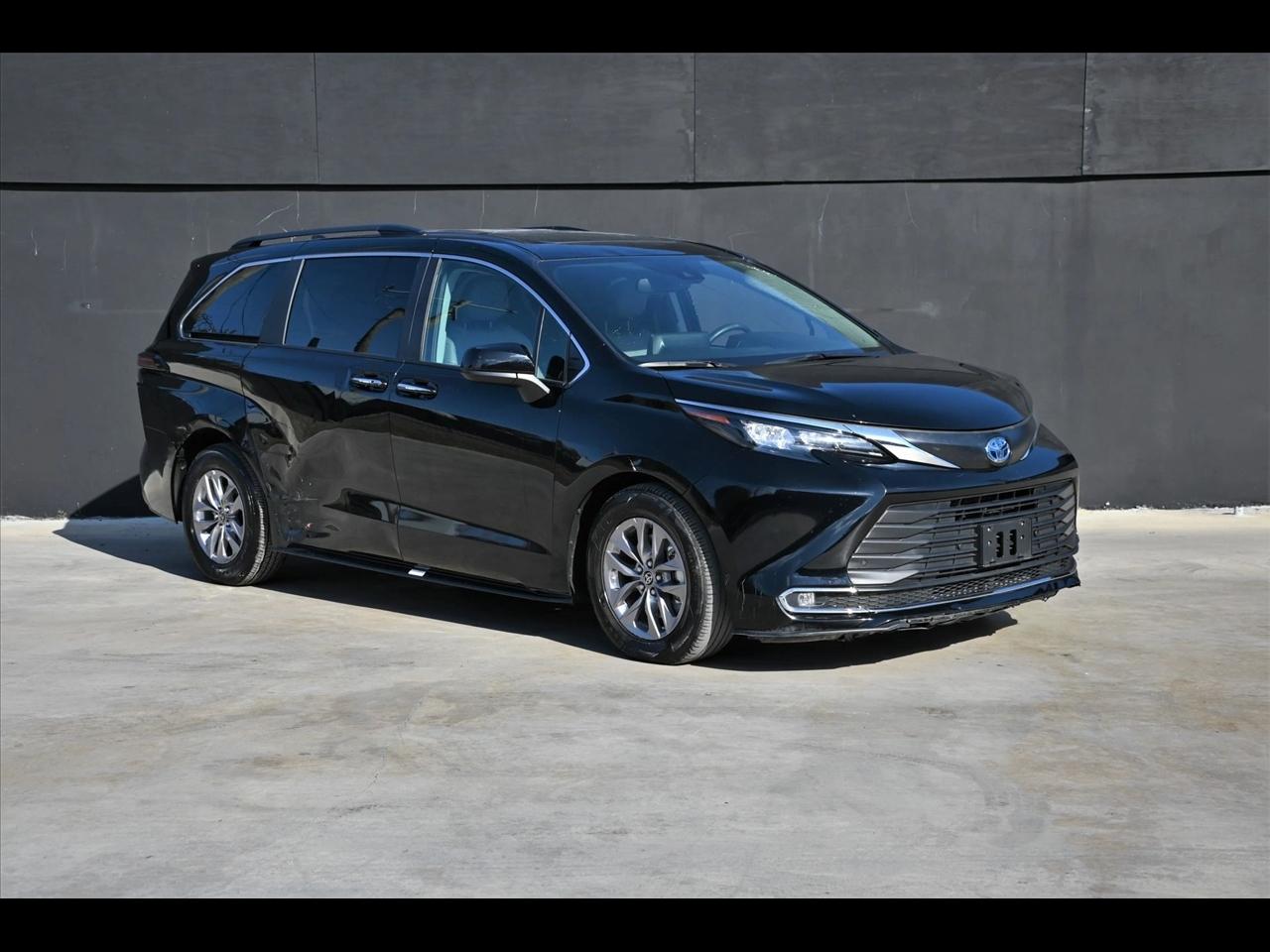 2024 Toyota Sienna XLE Van 4D