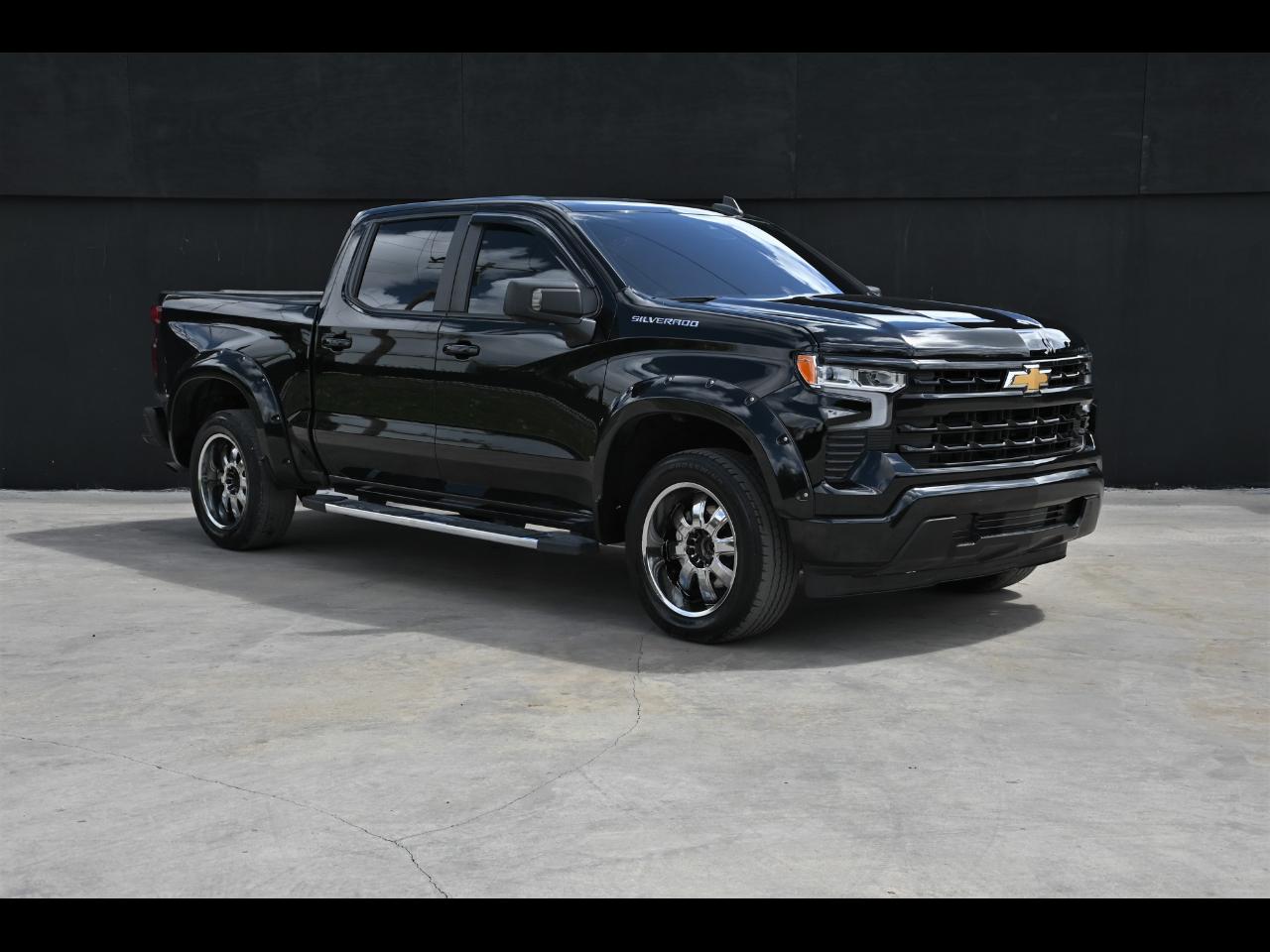 2024 Chevrolet Silverado 1500 LT Pickup 4D 5 3/4 ft