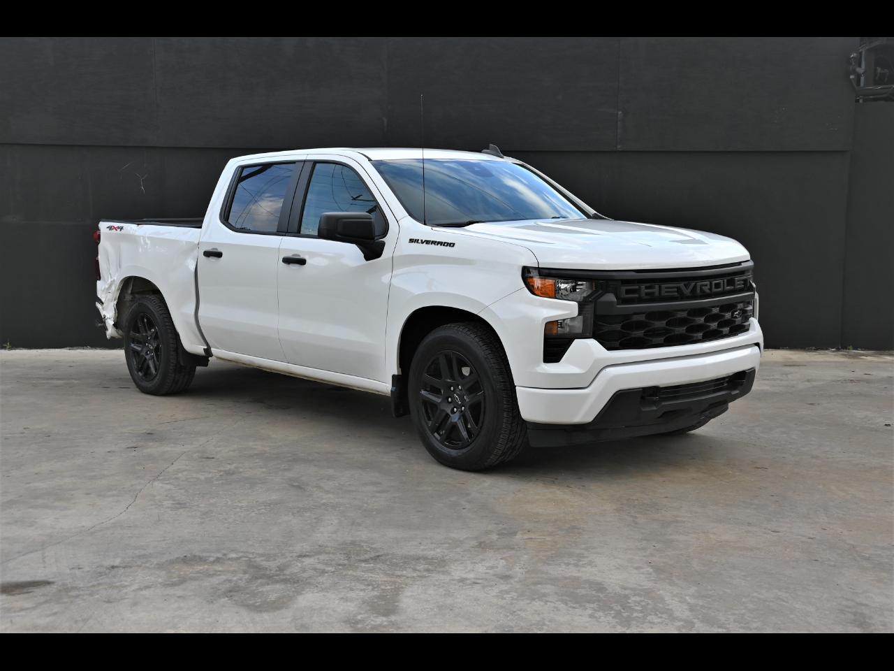 2024 Chevrolet Silverado 1500 Custom Pickup 4D 5 3/4 ft
