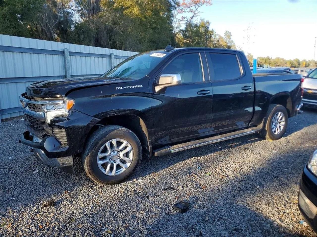 2025 Chevrolet Silverado 1500 LT Pickup 4D 5 3/4 ft