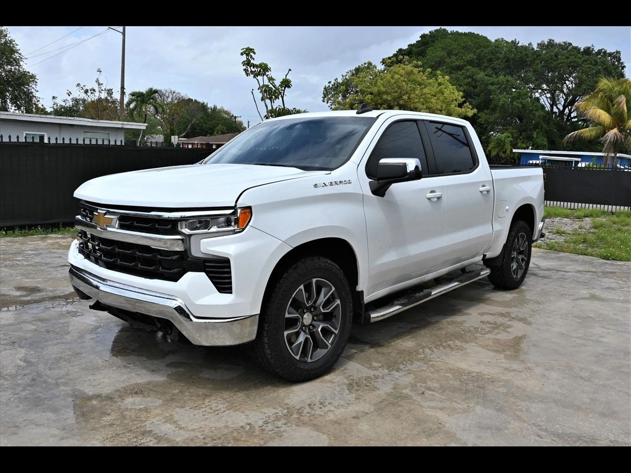 2022 Chevrolet Silverado 1500 LT Pickup 4D 5 3/4 ft