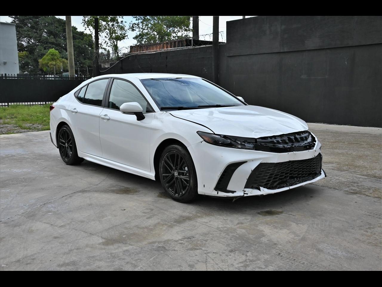 2025 Toyota Camry Hybrid SE Sedan 4D