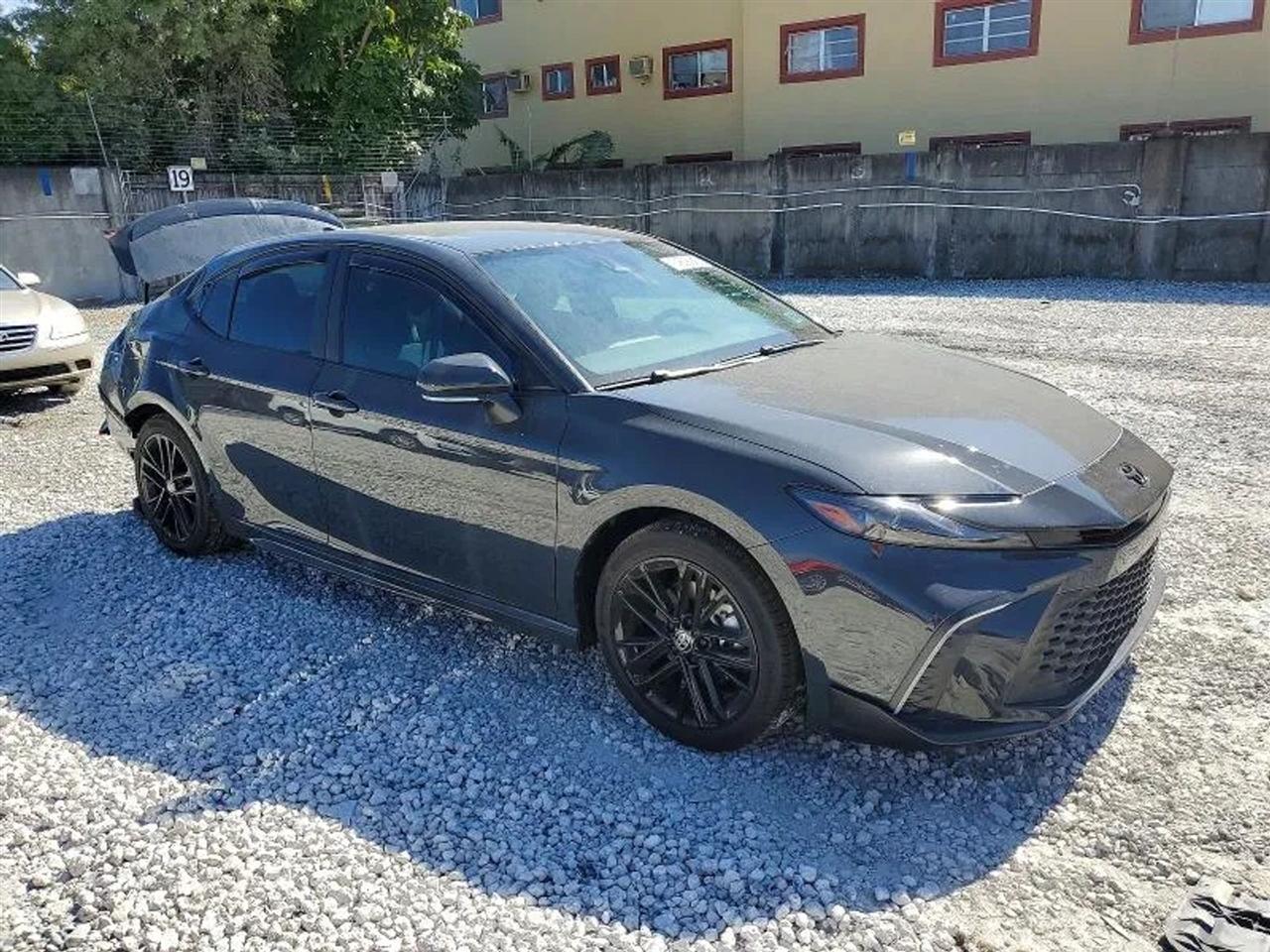 2026 Toyota Camry Hybrid SE Sedan 4D