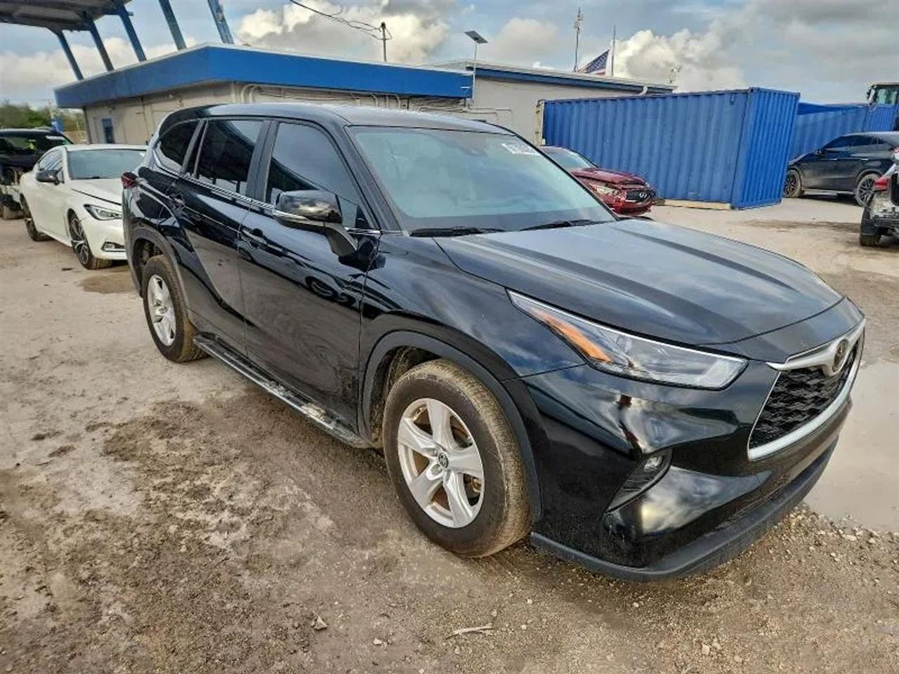 2024 Toyota Highlander LE Sport Utility 4D