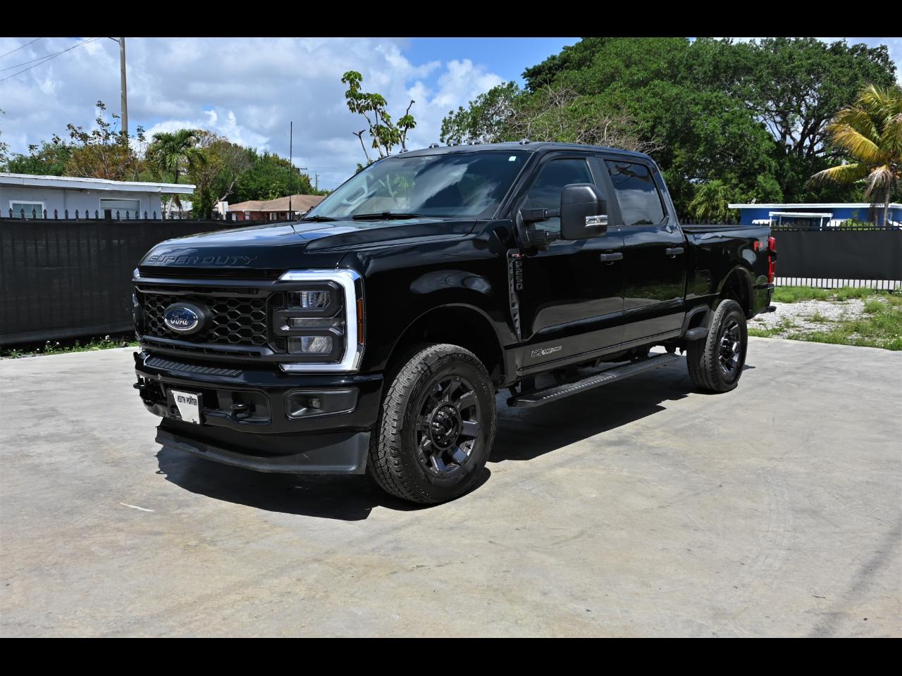 2025 Ford F-250 SD XL Pickup 4D 6 3/4 ft