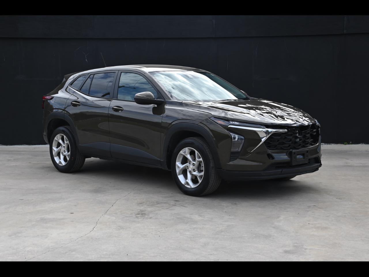 2024 Chevrolet Trax LS Sport Utility 4D