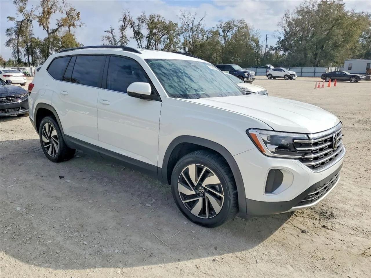 2024 Volkswagen Atlas SE w/Tech Pkg Sport Utility 4D