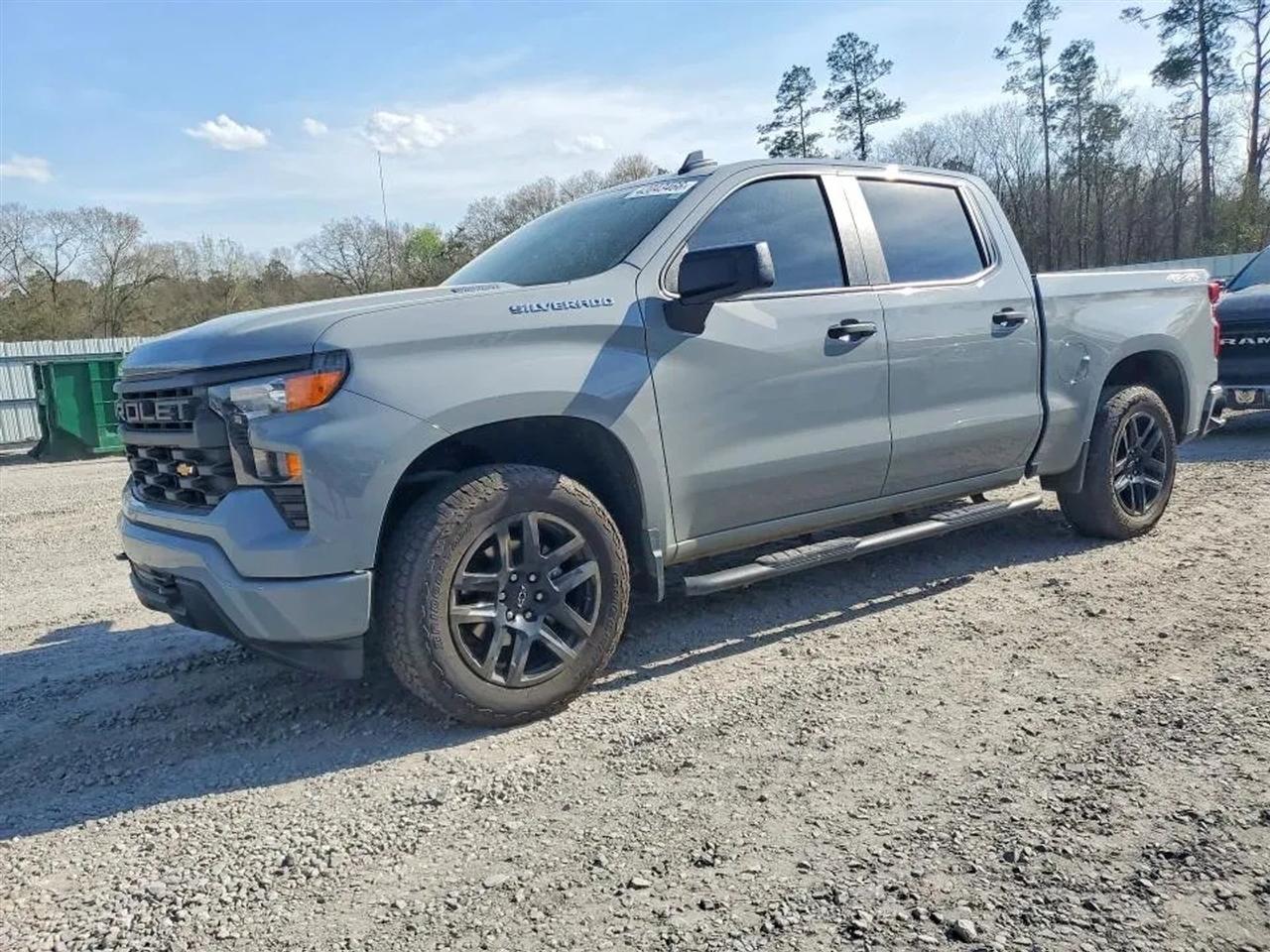 2024 Chevrolet Silverado 1500 Custom Pickup 4D 5 3/4 ft