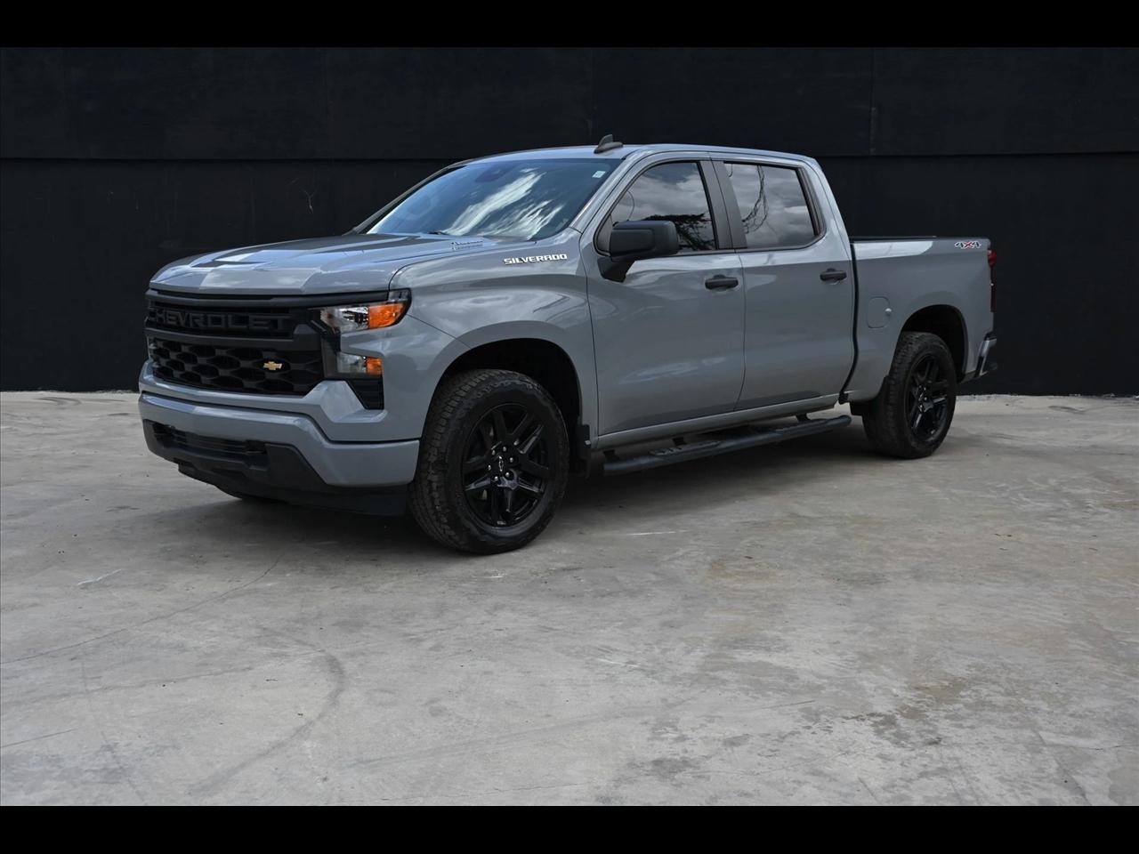 2024 Chevrolet Silverado 1500 Custom Pickup 4D 5 3/4 ft