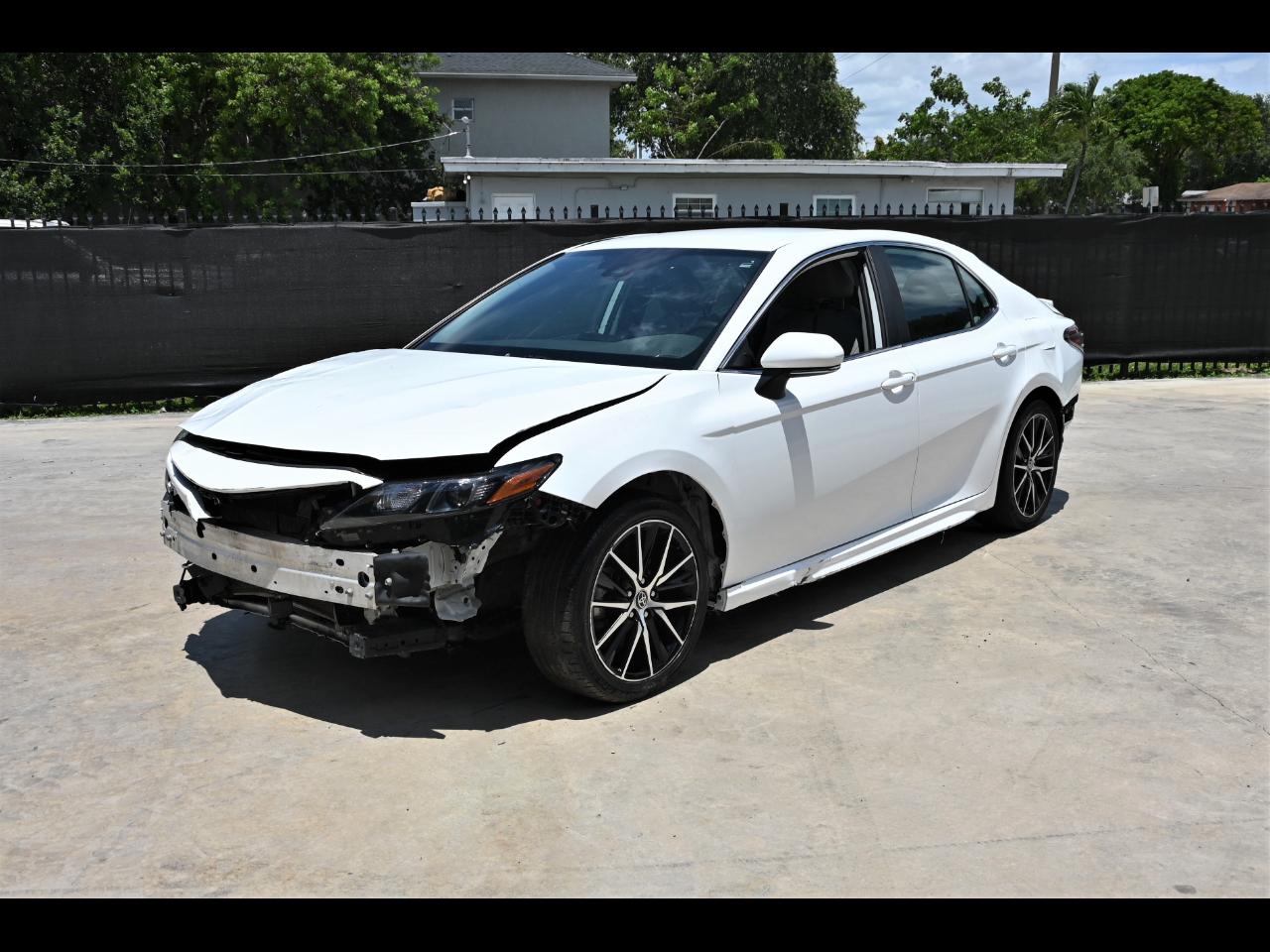 2022 Toyota Camry SE Sedan 4D