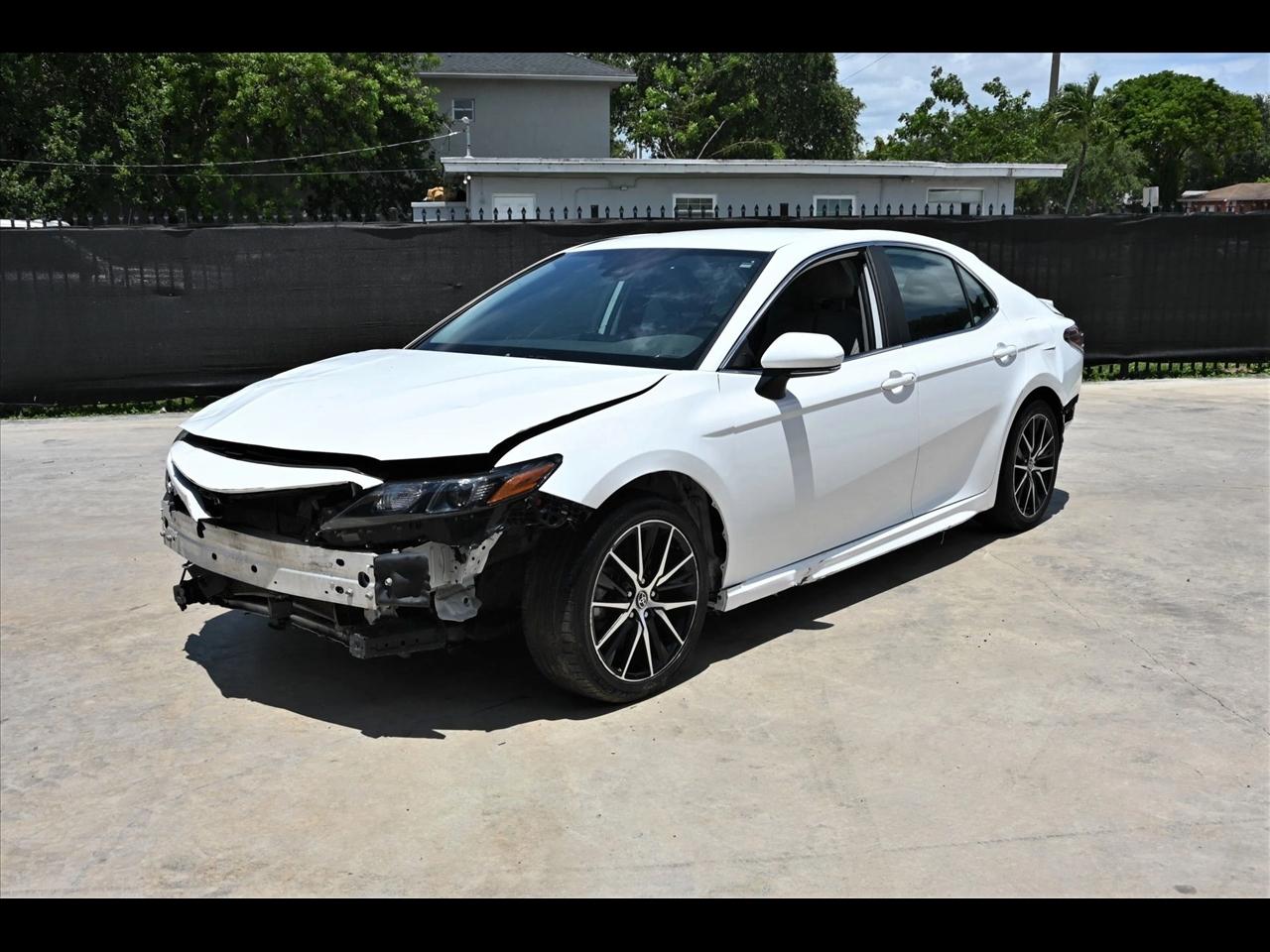 2022 Toyota Camry SE Sedan 4D