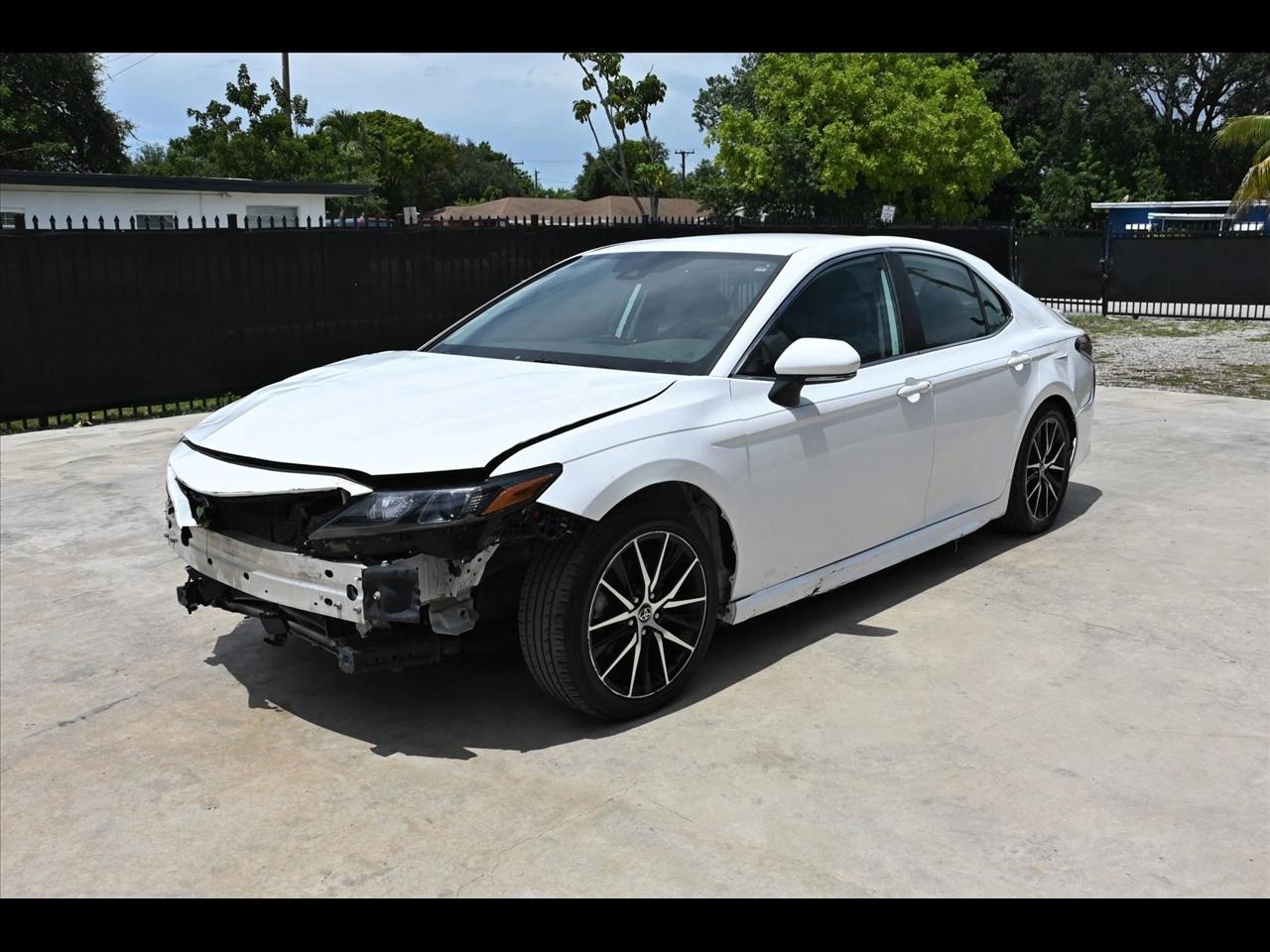 2022 Toyota Camry SE Sedan 4D