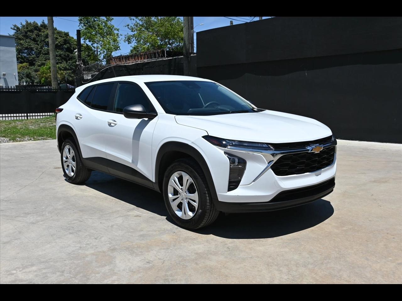 2025 Chevrolet Trax LS Sport Utility 4D