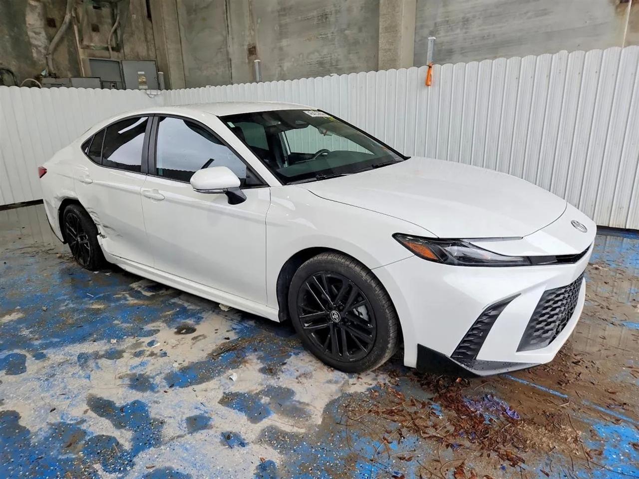 2025 Toyota Camry Hybrid SE Sedan 4D