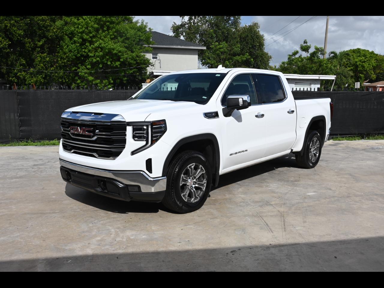 2025 GMC Sierra 1500 SLT Pickup 4D 5 3/4 ft