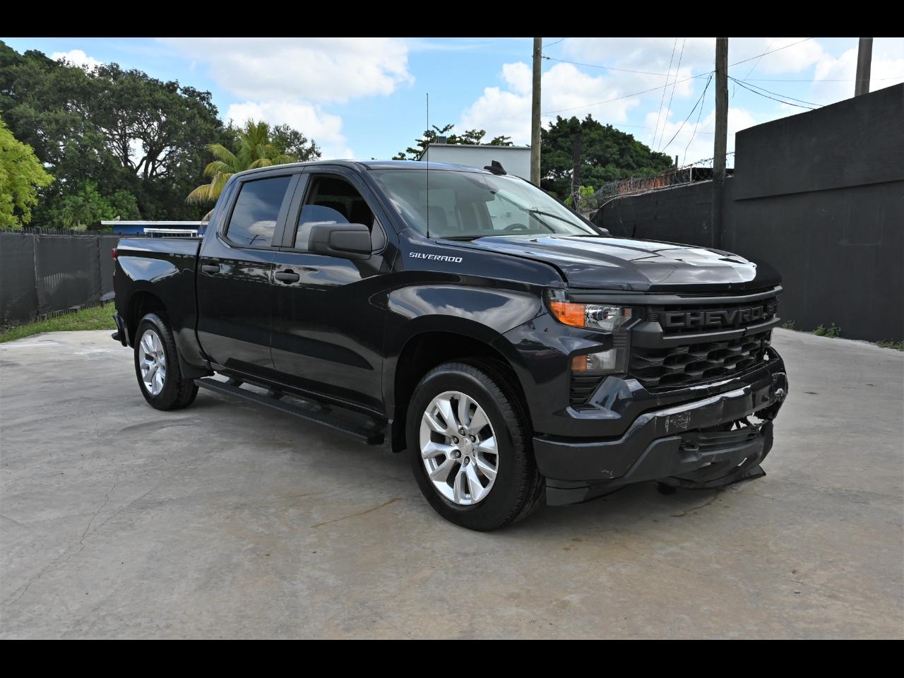 2022 Chevrolet Silverado 1500 Custom Pickup 4D 5 3/4 ft