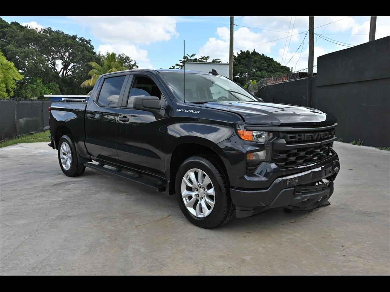 2022 Chevrolet Silverado 1500 Custom Pickup 4D 5 3/4 ft