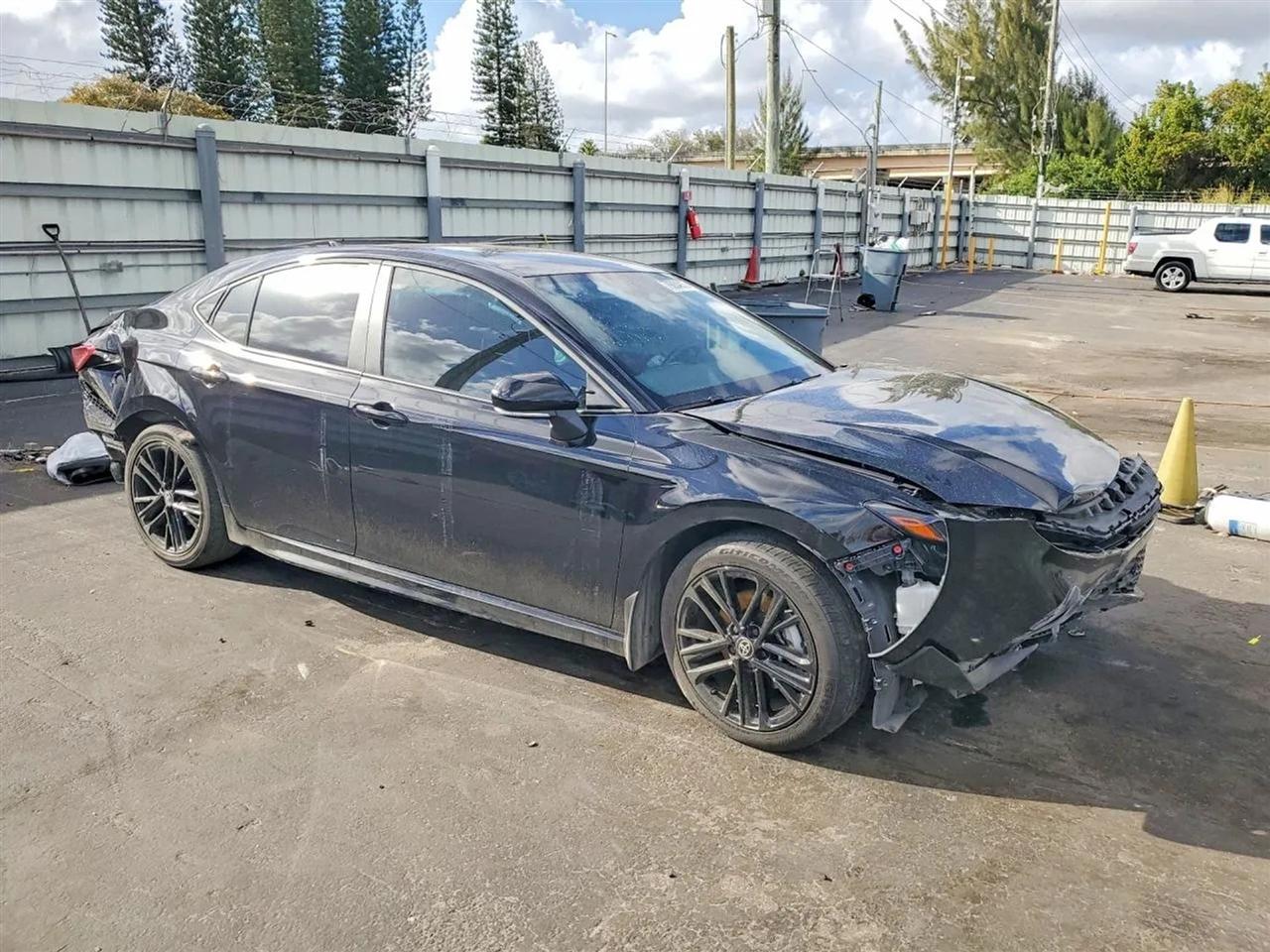 2025 Toyota Camry Hybrid SE Sedan 4D