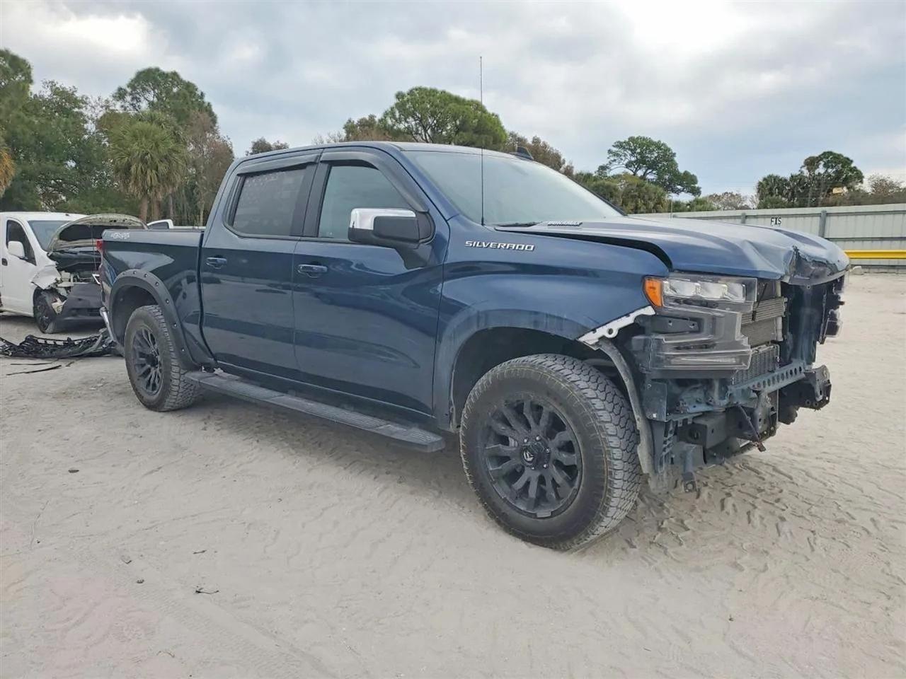 2021 Chevrolet Silverado 1500 LT Pickup 4D 5 3/4 ft