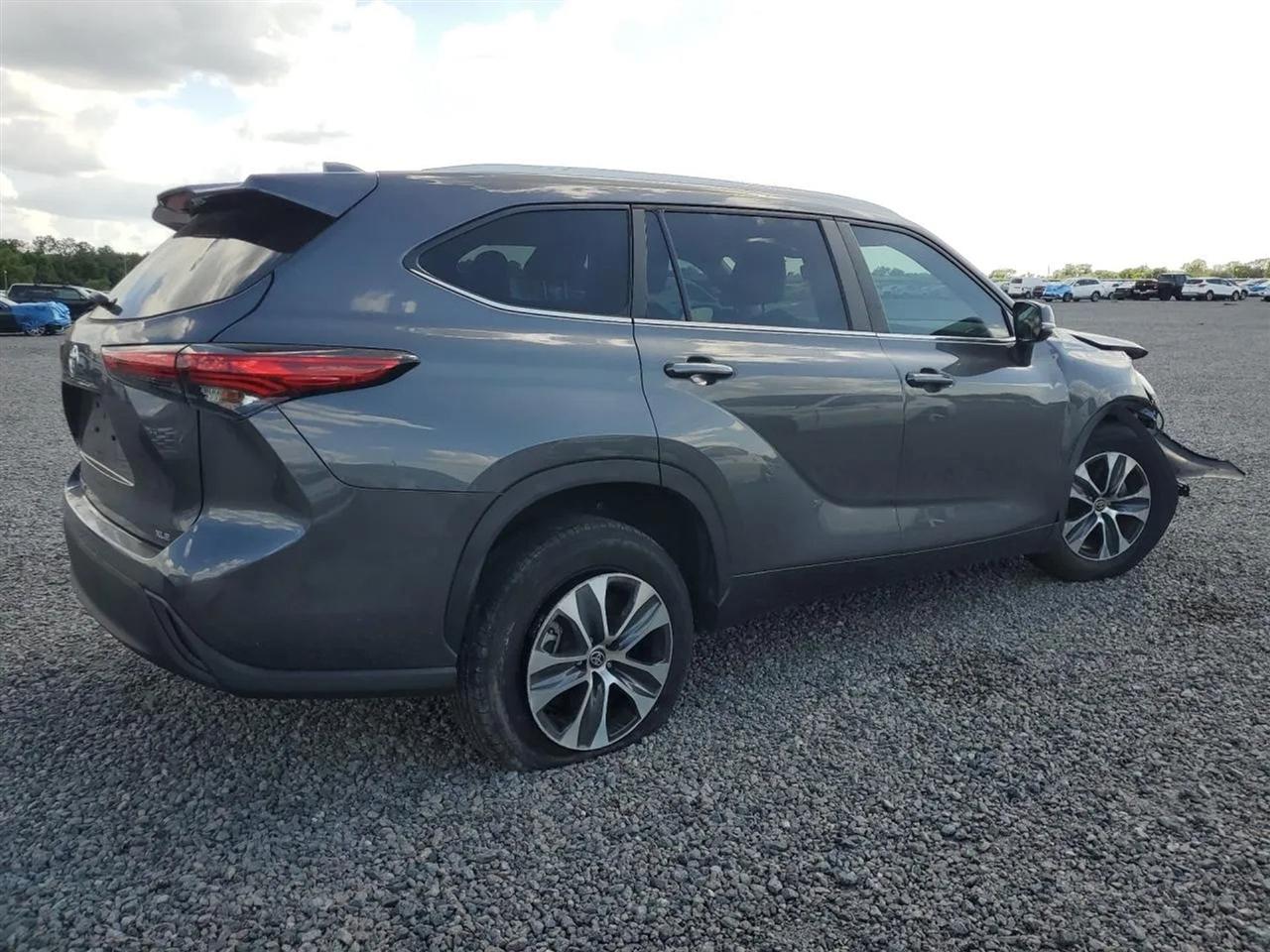 2023 Toyota Highlander XLE Sport Utility 4D