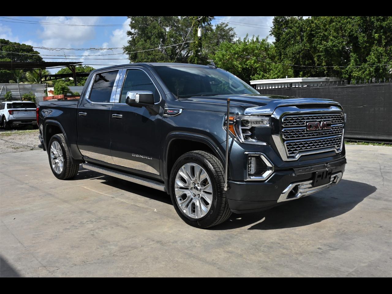 2020 GMC Sierra 1500 Denali Pickup 4D 5 3/4 ft