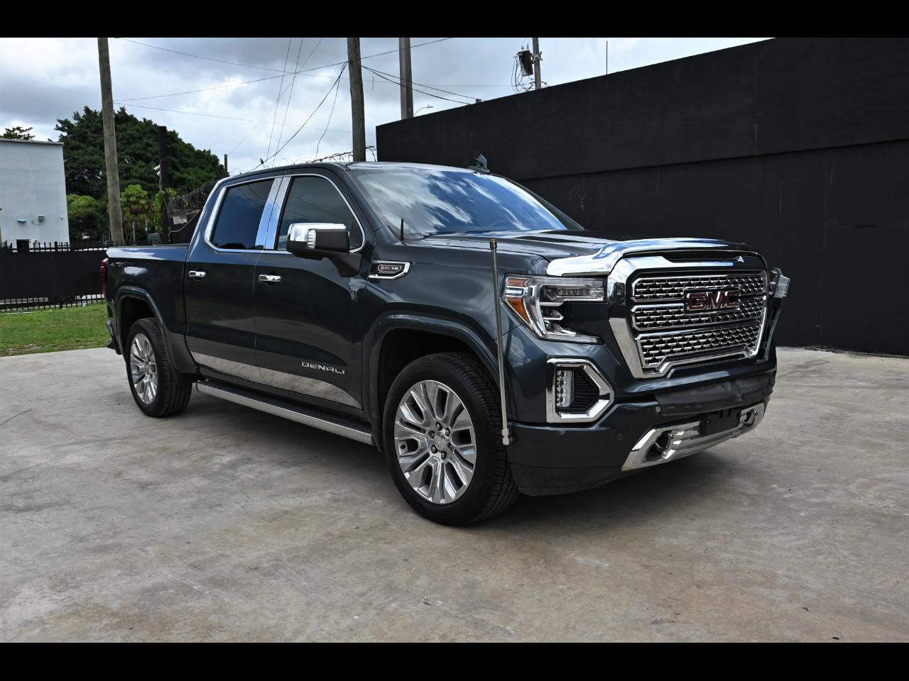 2020 GMC Sierra 1500 Denali Pickup 4D 5 3/4 ft
