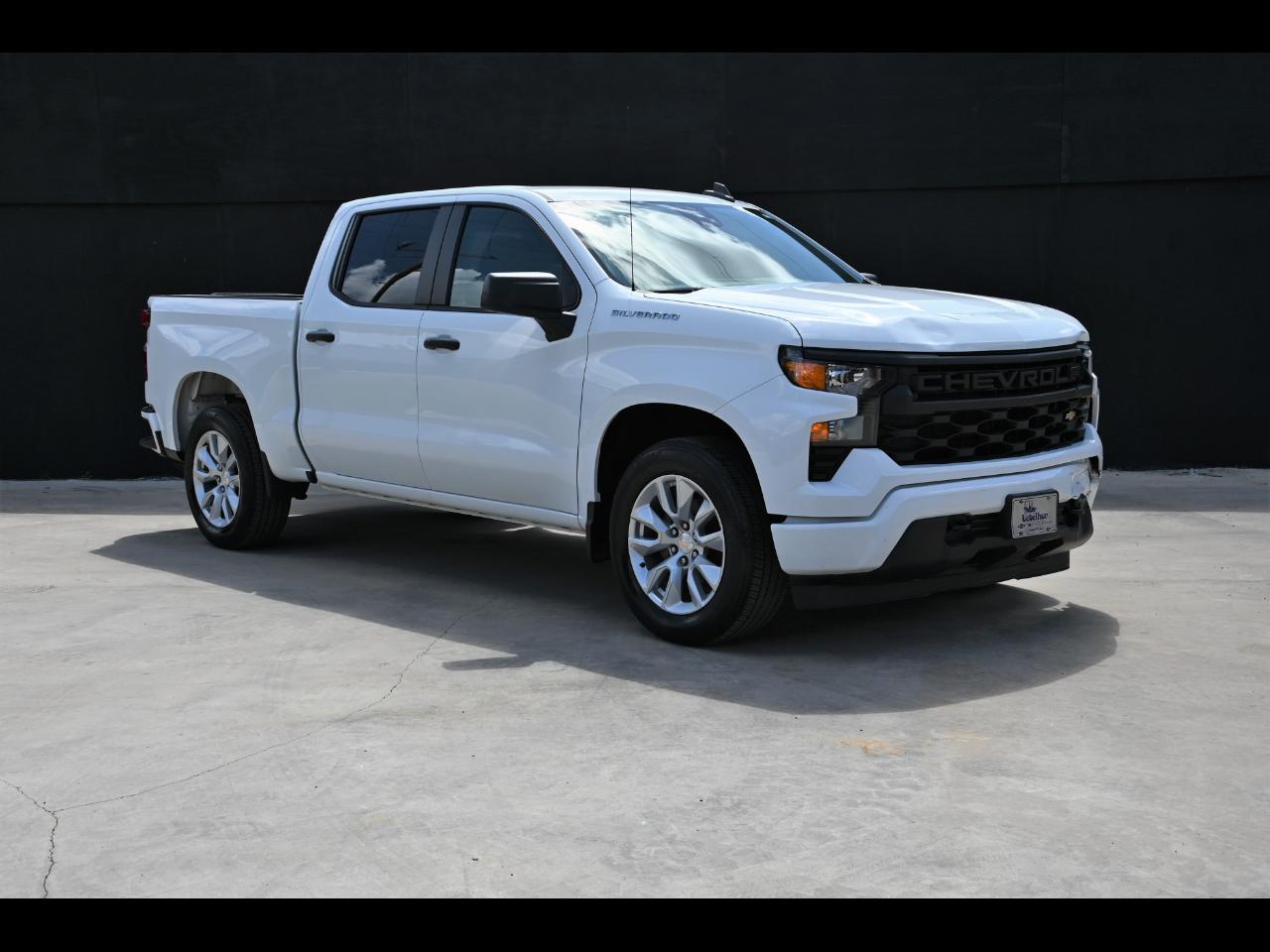 2023 Chevrolet Silverado 1500 Custom Pickup 4D 5 3/4 ft