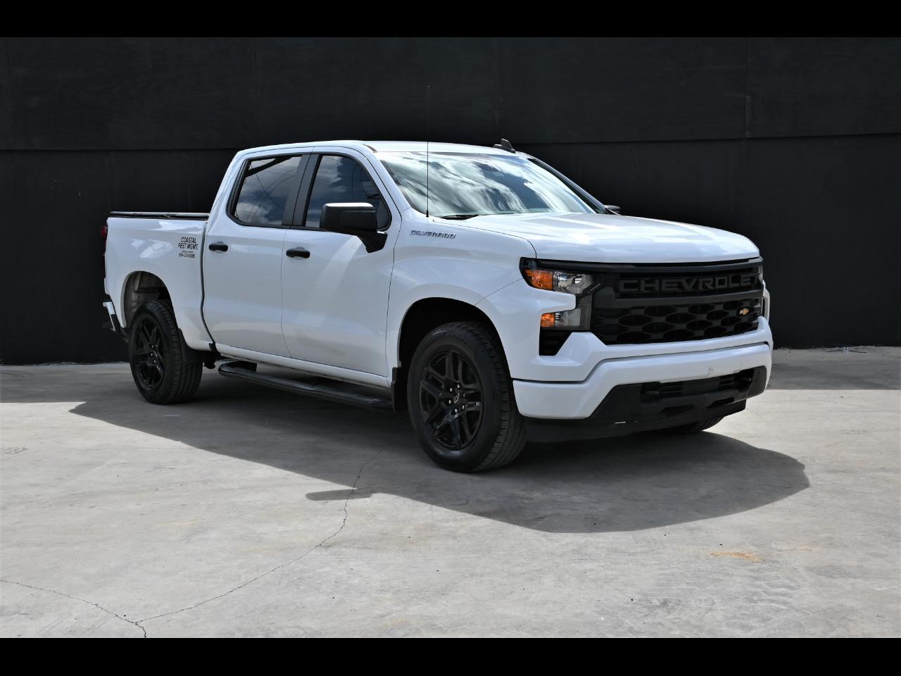 2023 Chevrolet Silverado 1500 Custom Pickup 4D 5 3/4 ft