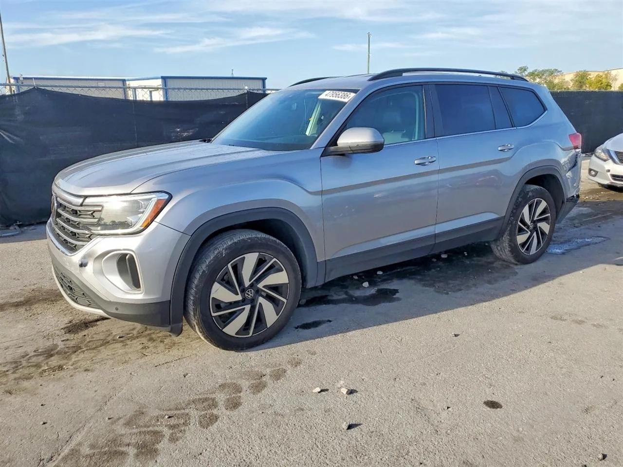 2024 Volkswagen Atlas SE w/Tech Pkg Sport Utility 4D