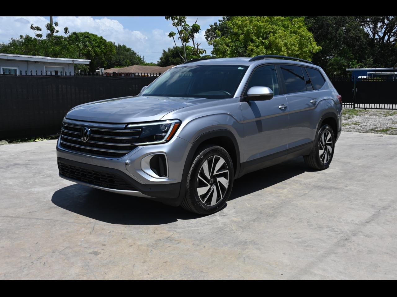 2024 Volkswagen Atlas SE w/Tech Pkg Sport Utility 4D